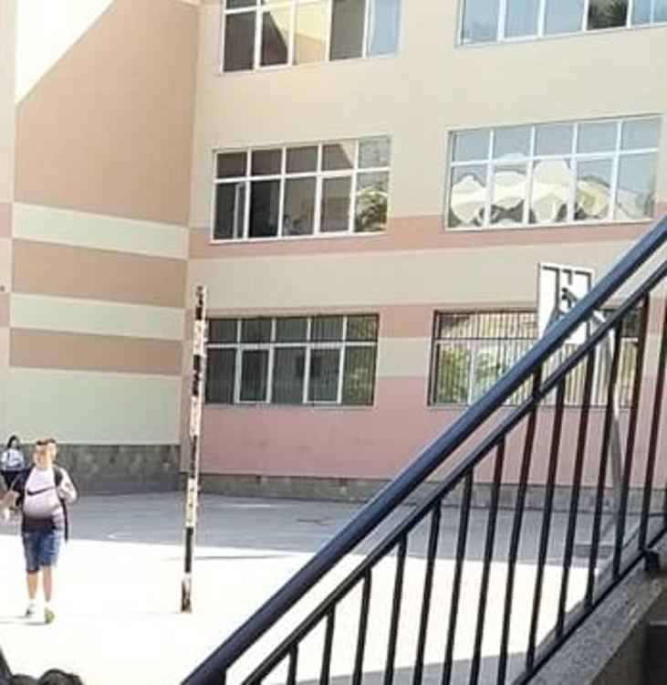 Диспенсъри с дезинфектант ще бъдат осигурени за училищата в община Асеновград