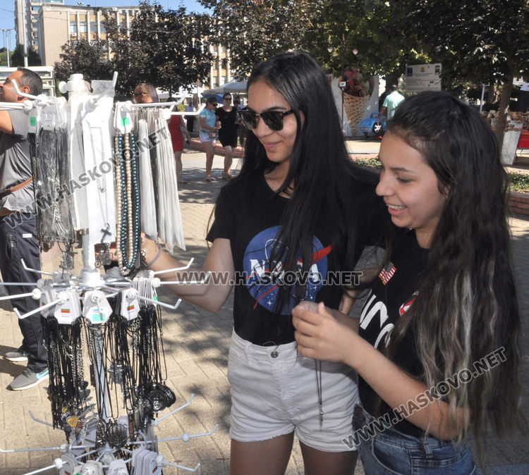 Кралицата на нощта и множество художествени изделия на изложението „Българско е“ 