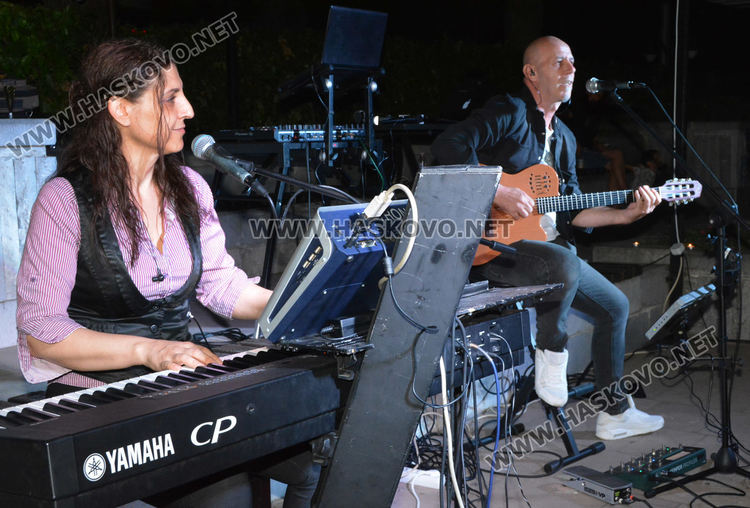 Стотици хасковлии се събраха за пиано бара на открито (видео)