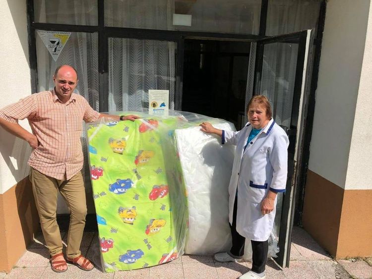 Нови матраци за детските градини в Девинско