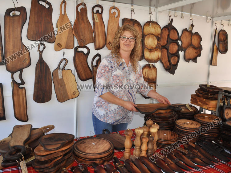 Кралицата на нощта и множество художествени изделия на изложението „Българско е“ 