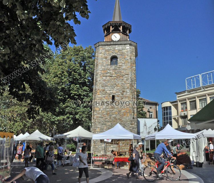 Кралицата на нощта и множество художествени изделия на изложението „Българско е“ 