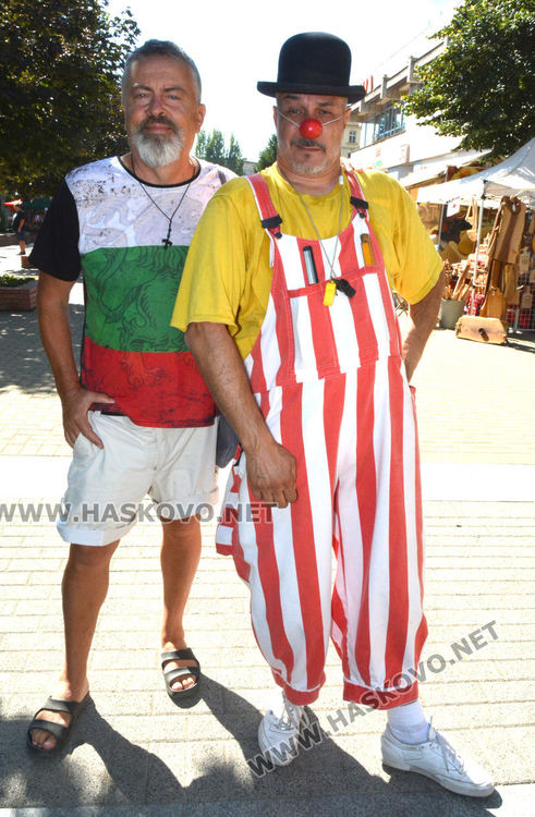 Улични артисти забавляваха деца и възрастни в Хасково