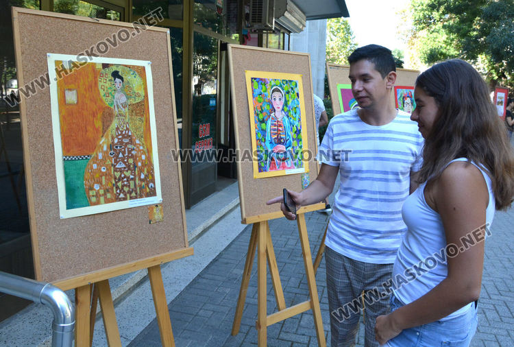 Откриха изложба „От Леонардо до Пикасо - деца рисуват шедьоври“