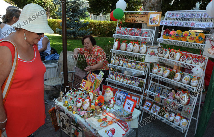 Панаир на занаятите започна в Хасково