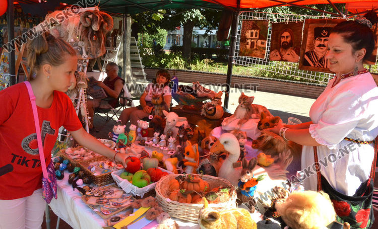 Панаир на занаятите започна в Хасково