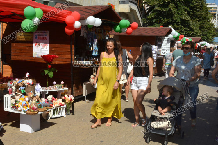 Панаир на занаятите започна в Хасково