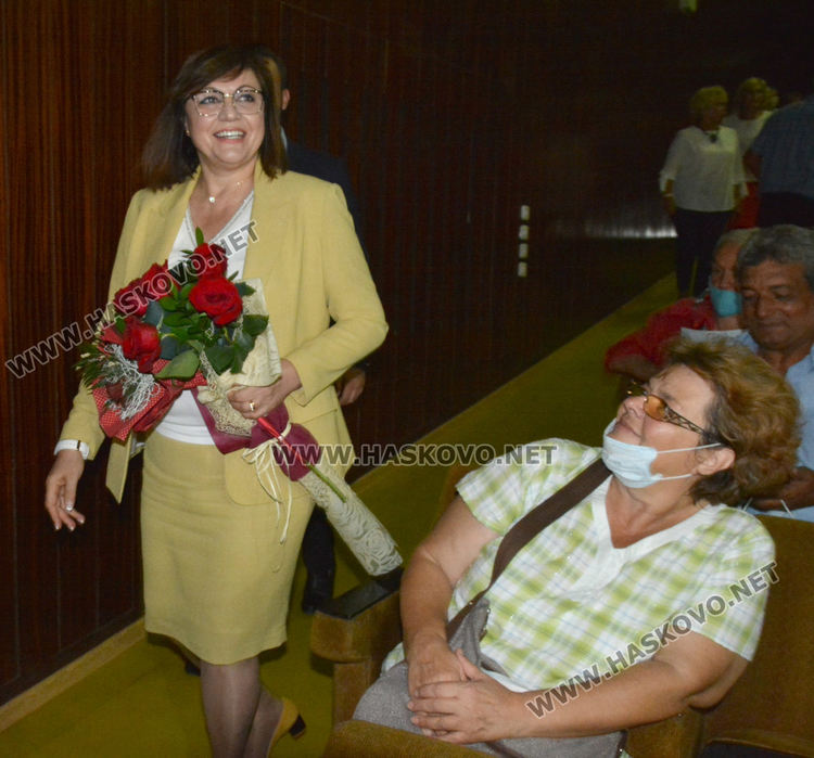 Нинова призова в Хасково активистите от БСП да се върнат на протеста