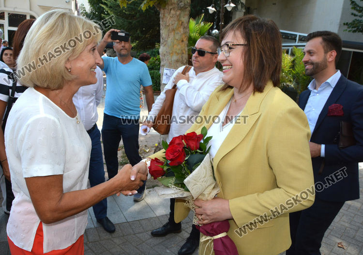 Нинова призова в Хасково активистите от БСП да се върнат на протеста
