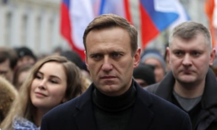 Навални е изваден от медикаментозна кома