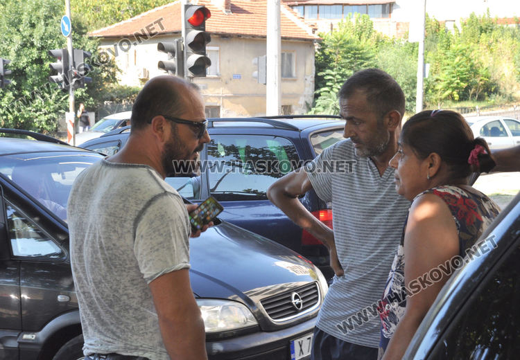 Джип Мерцедес и Рено катастрофираха на бул. „Васил Левски“