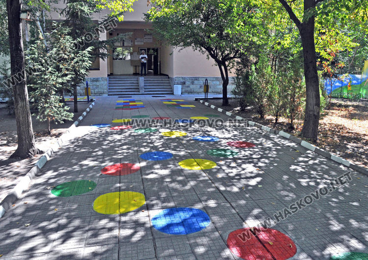 Пъстроцветна стая в „Смирненски“ става Ковид приемна