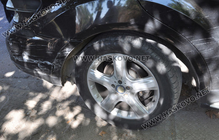 Джип Мерцедес и Рено катастрофираха на бул. „Васил Левски“