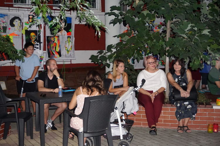 Уникалната изложба "Цвят: светлина" представиха в Димитровград