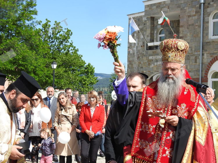 Освещават  новото крило на манастира „Св.Йоан Предтеча”, митрополит Николай идва с частица от Христовия кръст