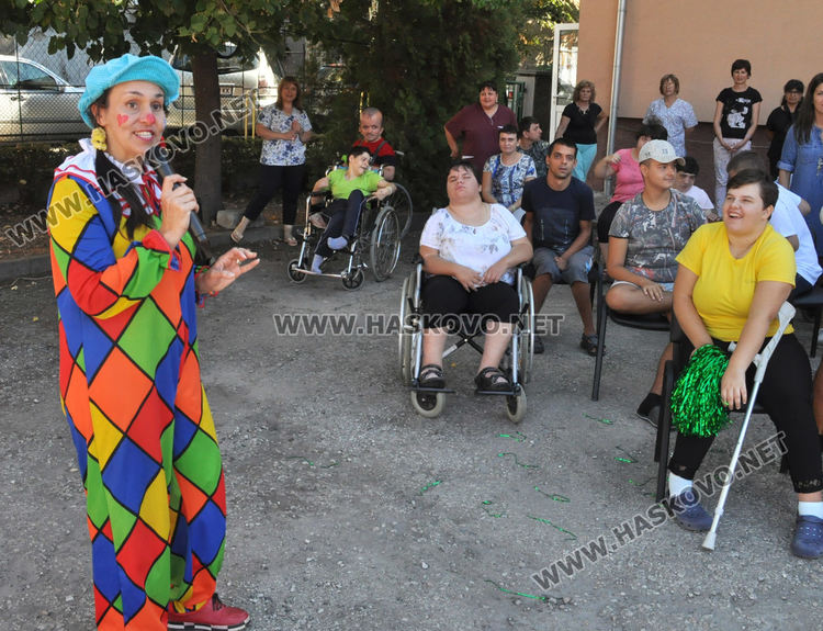 В Дом &bdquo;Марина&ldquo; отпразнуваха 20-годишнина