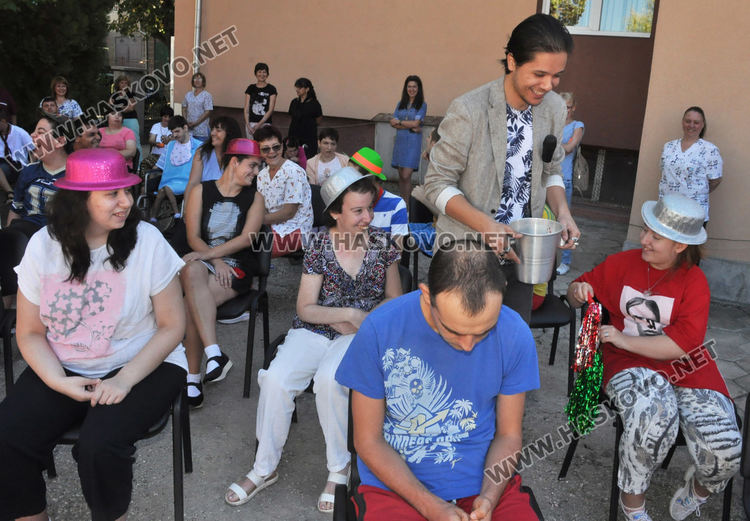 В Дом &bdquo;Марина&ldquo; отпразнуваха 20-годишнина