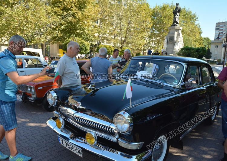 Ягуар XJS любимец на публиката на Ретро парада в Хасково