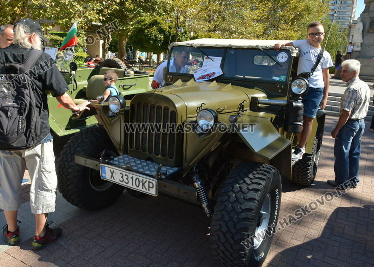 Ягуар XJS любимец на публиката на Ретро парада в Хасково