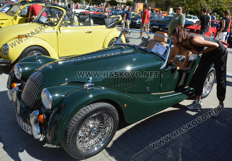 Ягуар XJS любимец на публиката на Ретро парада в Хасково