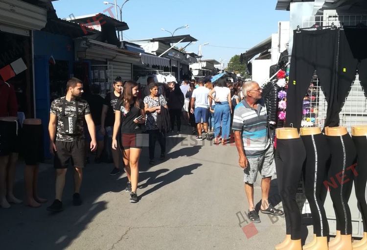 Неделният пазар в Димитровград се пука по шевовете от хиляди посетители