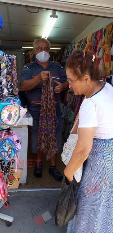 Неделният пазар в Димитровград се пука по шевовете от хиляди посетители