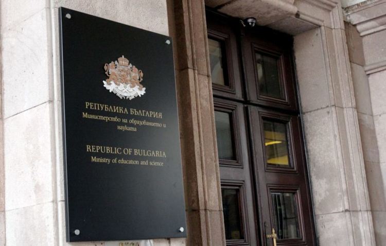 Родители на протести: Не на маските пред МОН, ясла за всяко дете пред СО