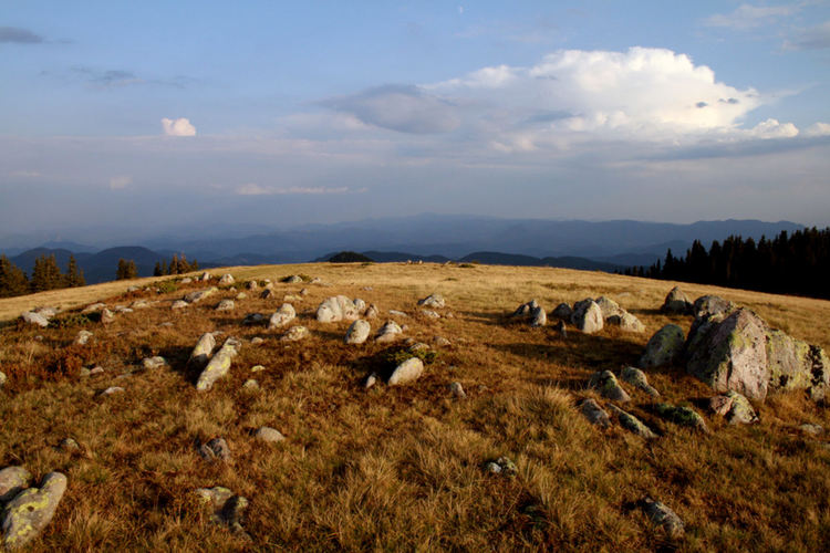 Емблематичният смолянски фотограф Сашо Сарандалиев издаде нов албум