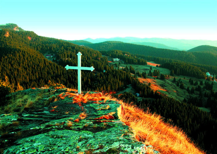 Емблематичният смолянски фотограф Сашо Сарандалиев издаде нов албум