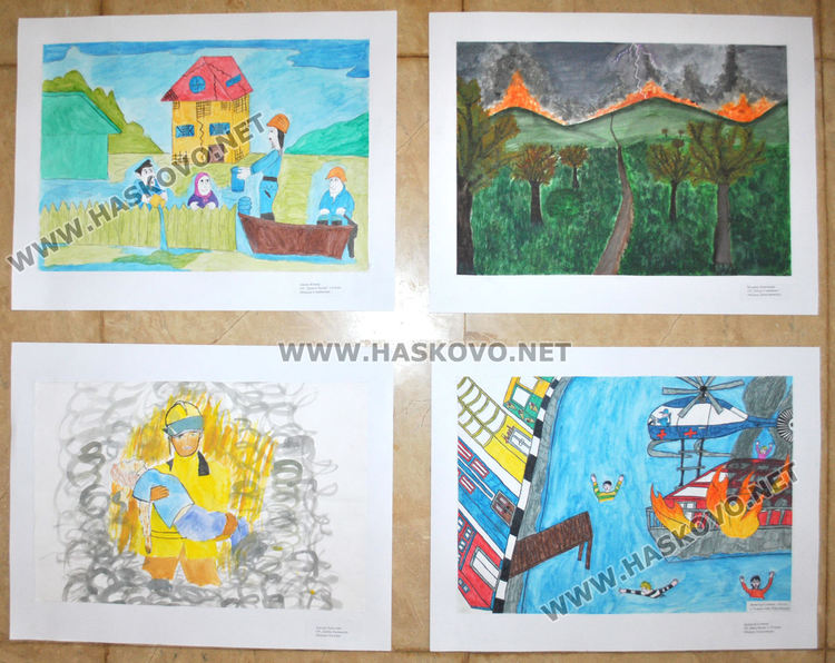 Подредиха изложба „С очите си видях бедата“ в Хасково