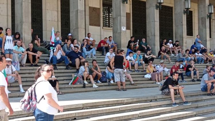 Властта атакува протеста с отровен коктейл от фалшиви новини и пропаганда