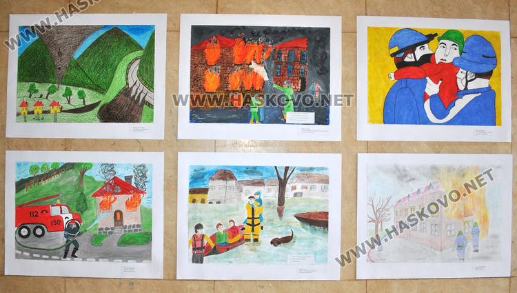 Подредиха изложба „С очите си видях бедата“ в Хасково