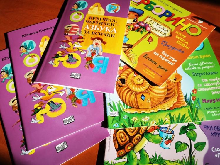 Подарък книжка за всички 778 първокласници от община Хасково