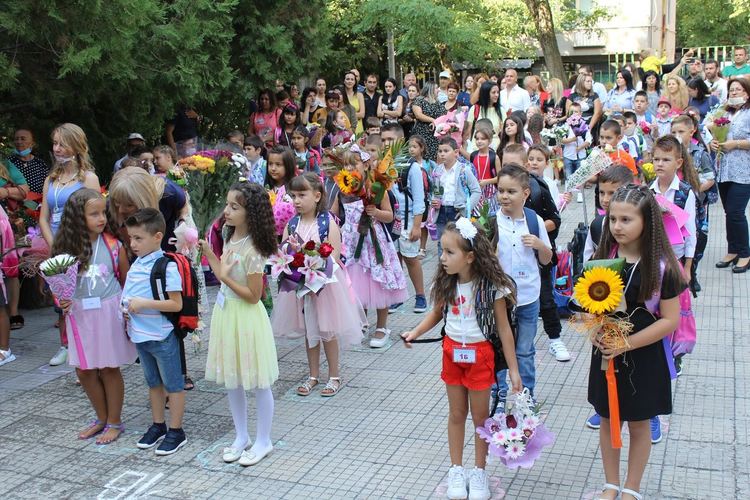 Тържество за първокласници и подготвителни групи в СУ „Паисий Хилендарски“