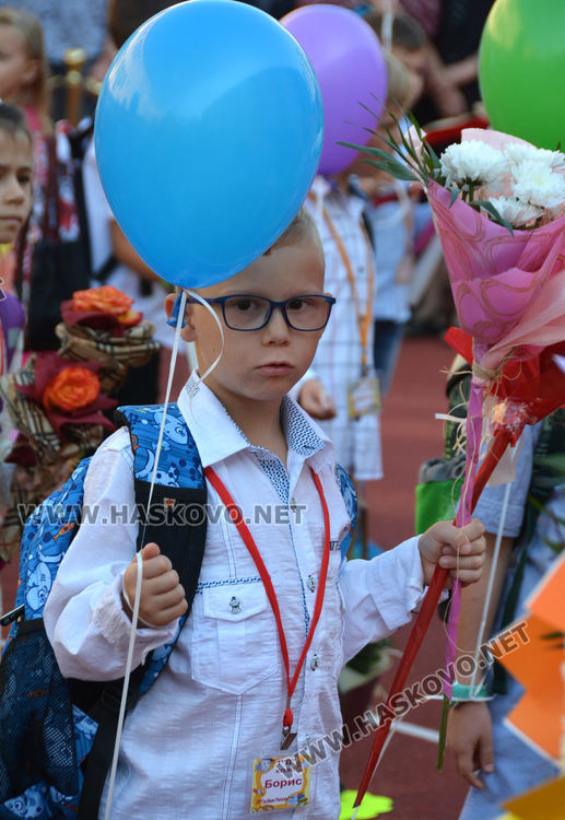 Под арка с балони влязоха 144 първокласници в ОУ „Иван Рилски“