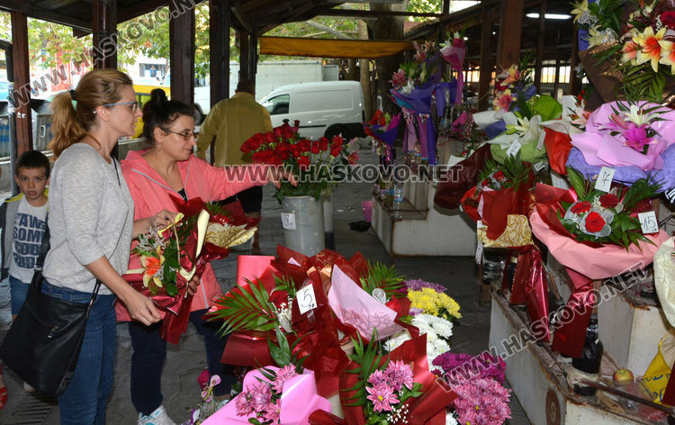 Вял интерес към цветята за първия учебен ден в Хасково