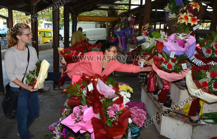 Вял интерес към цветята за първия учебен ден в Хасково