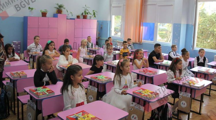 Алековци стартираха новата учебна година с 92 първолака