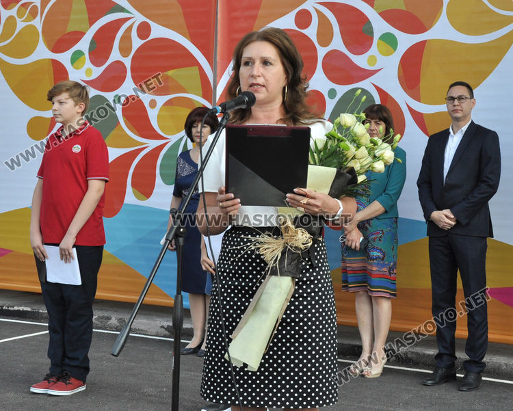 СУ „Васил Левски“ тържествено посрещна 104 първокласници