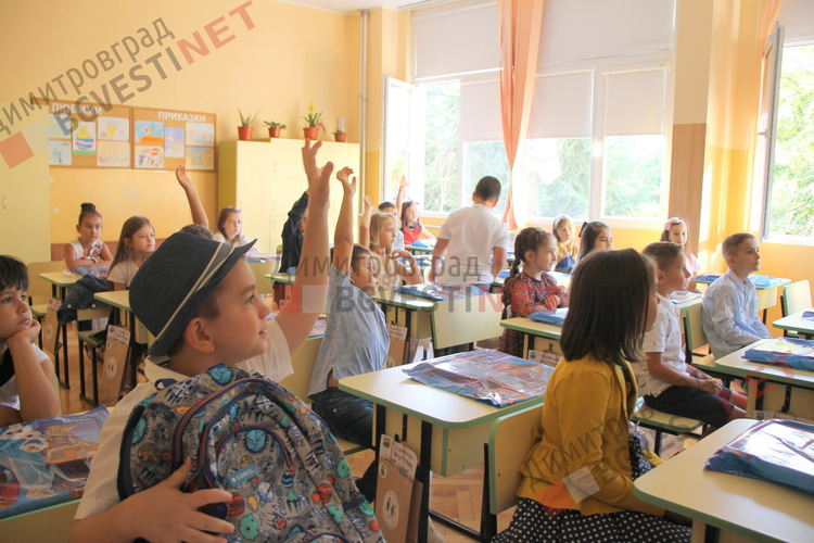 Алековци стартираха новата учебна година с 92 първолака