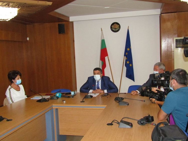 Първа седмица с под 20 положителни. РЗИ призова: носете маски!