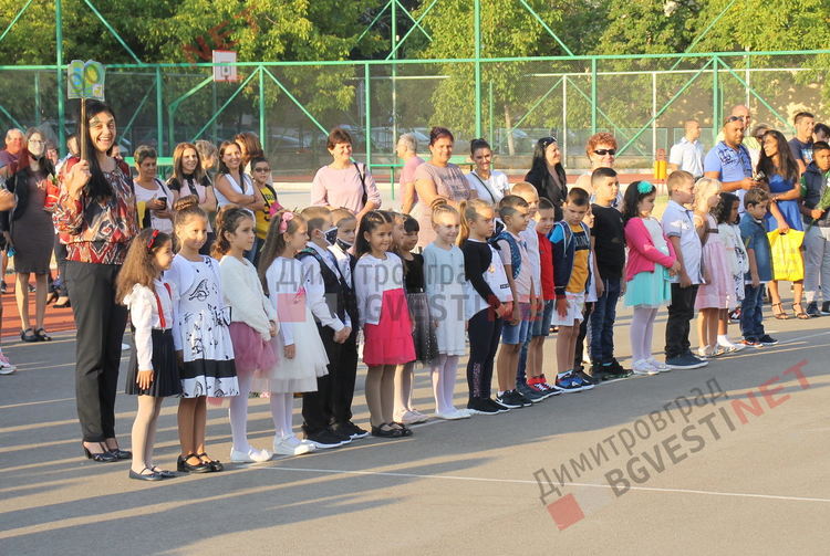 Алековци стартираха новата учебна година с 92 първолака
