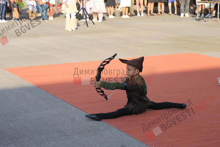 С церемония ОУ "Пенчо Славейков" посрещна първокласниците си