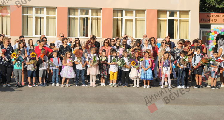 С церемония ОУ "Пенчо Славейков" посрещна първокласниците си