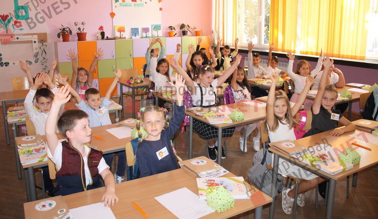 С церемония ОУ "Пенчо Славейков" посрещна първокласниците си