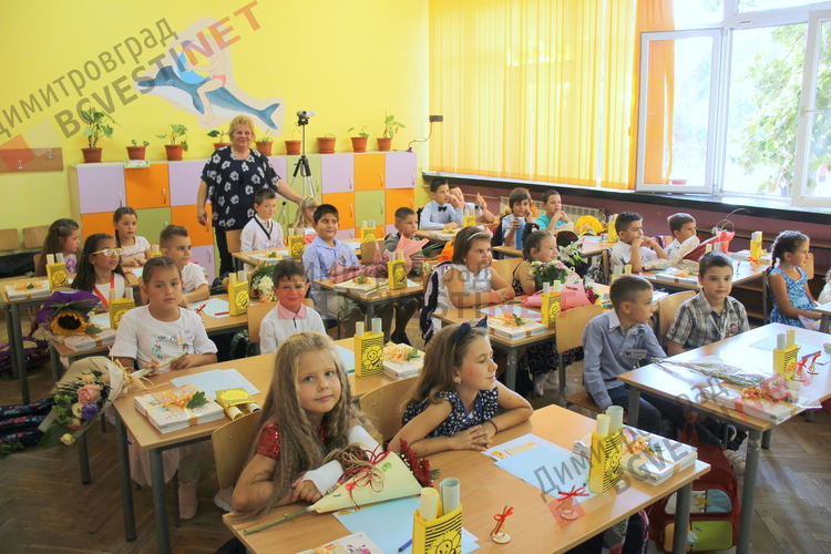 С церемония ОУ "Пенчо Славейков" посрещна първокласниците си