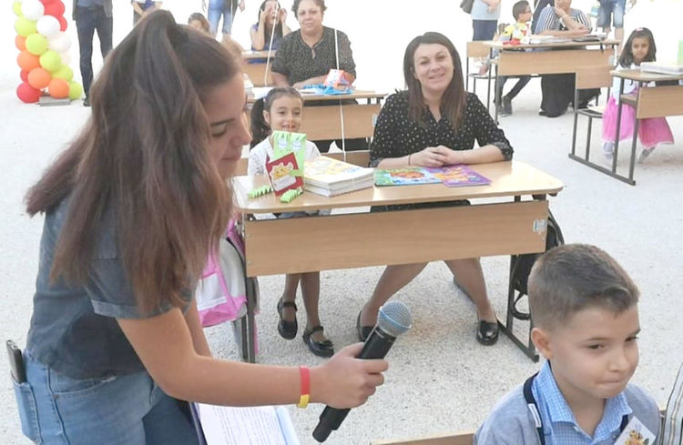 Ученици интервюираха първокласници в първия учебен ден в ОУ „Шандор Петьофи“