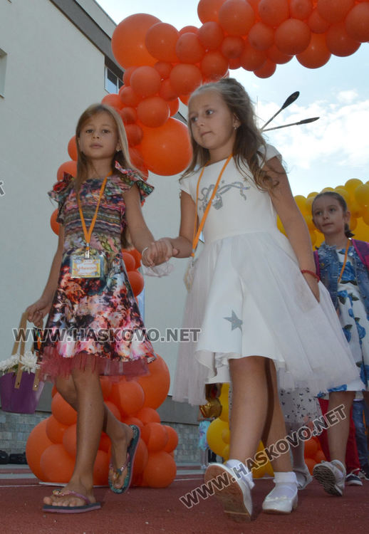 Под арка с балони влязоха 144 първокласници в ОУ „Иван Рилски“