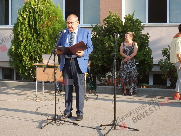 С балерини и настроение посрещнаха първолаците в СУ "Любен Каравелов"