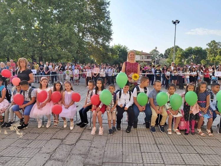 2012 ученици от Първомайско започват учебната година в условията на пандемия